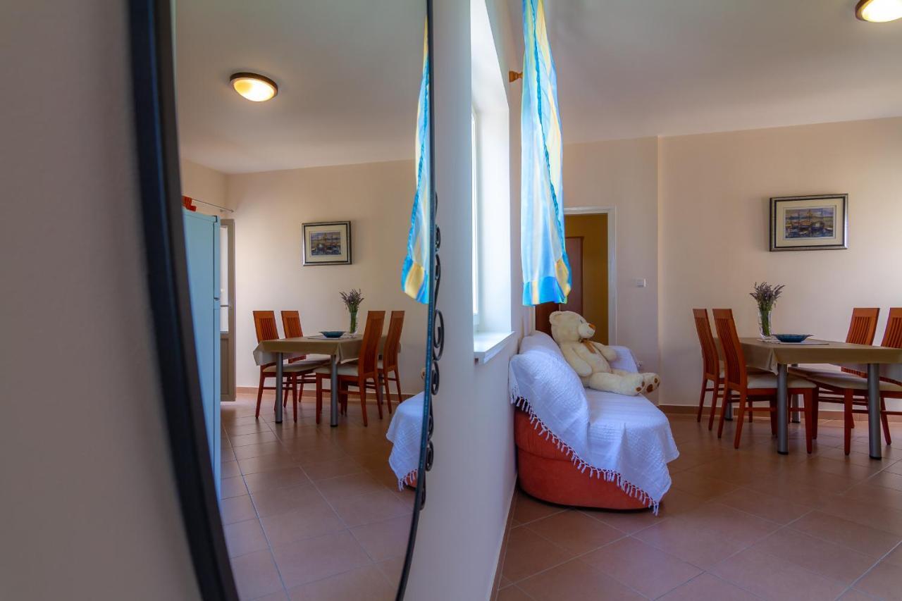 Apartman Haus Maja Banjol Extérieur photo